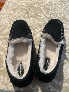 Koolaburra by UGG Black and Cream Shearling Lined Slippers